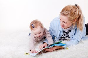 5 pomysłów na kreatywne zabawy DIY z dzieckiem w domu