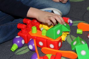 Zabawki, które inspirują i edukują: Cymbergaj ALBI i Samochody S.O.S od Dickie Toys
