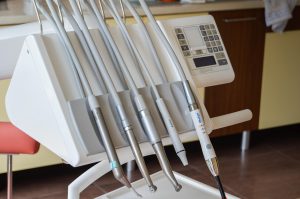 Skuteczne metody leczenia zębów – co warto wiedzieć?